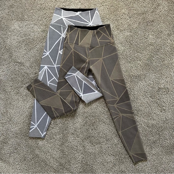 Beyond Yoga set of 2 Geometric Patterned Leggings- L - Picture 1 of 3